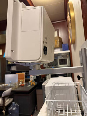 Wysokość regulowany biały uchwyt na ścianie do monitorowania pacjenta w oddziale szpitala